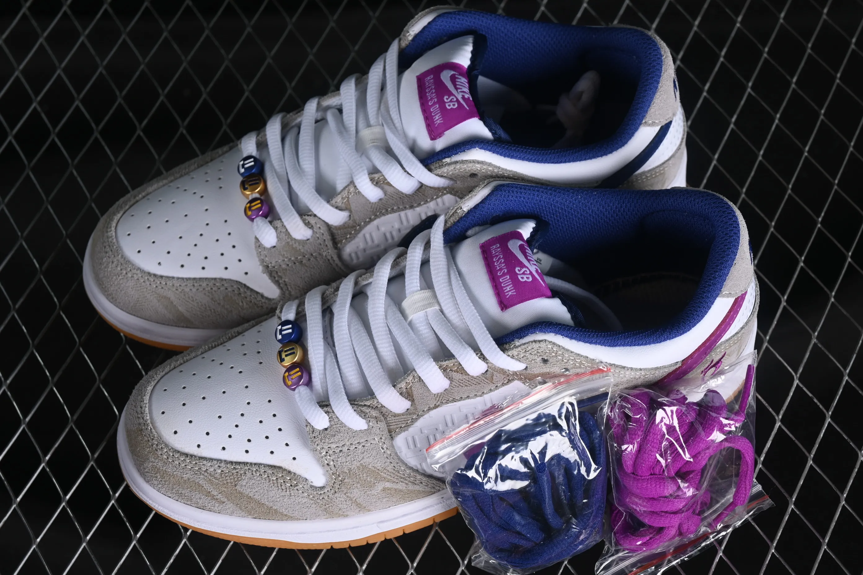 All Categories Nk SB Dunk Series Nk SB Dunk Low Low-top sneakers Cost-effective version Rayssa Leal x Nk SB Dunk Low Brazilian skateboarding goddess joint model SB low-top casual sneakers FZ5251-001